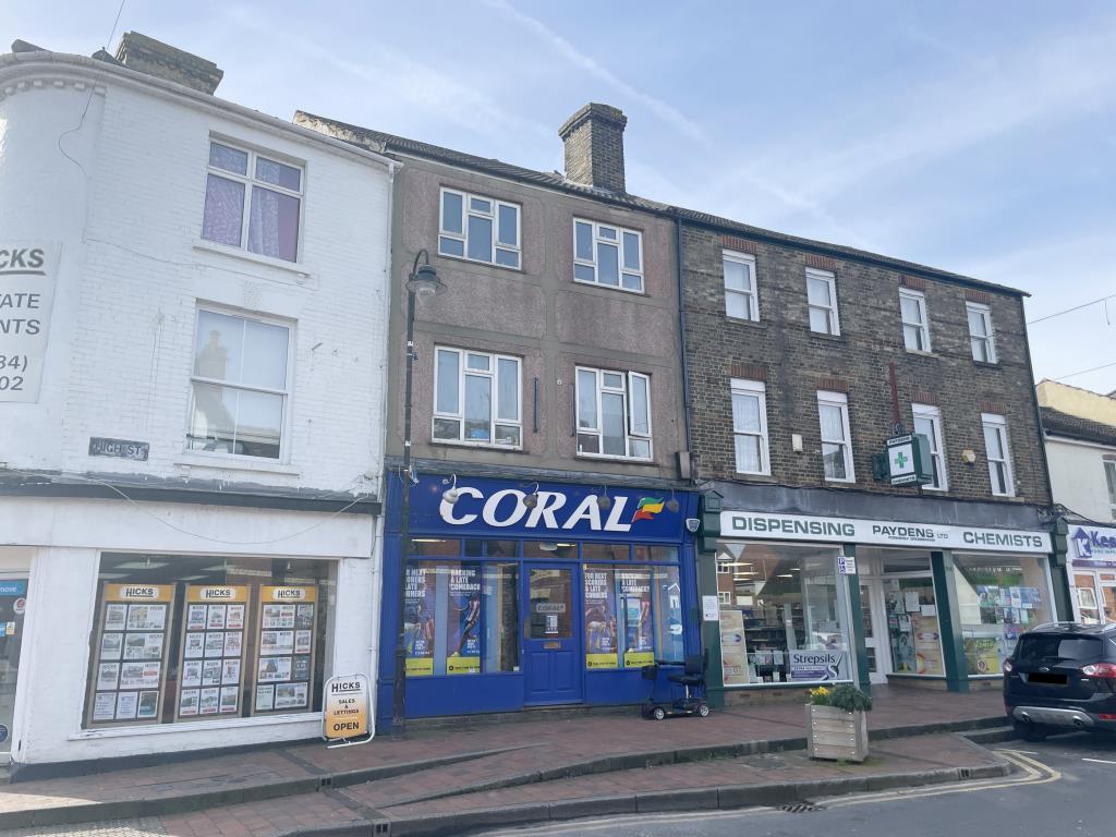 Lot: 68 - TOWN CENTRE COMMERCIAL AND RESIDENTIAL INVESTMENT - Front view of High Street Investment
